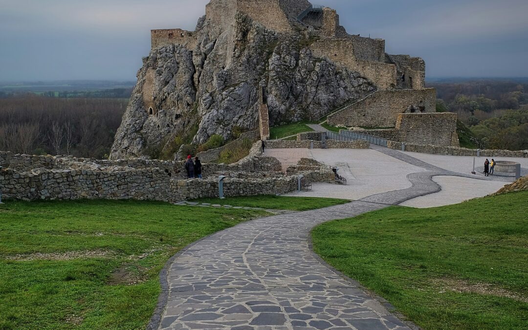 Bratislava Boat Trip to the Devin Castle